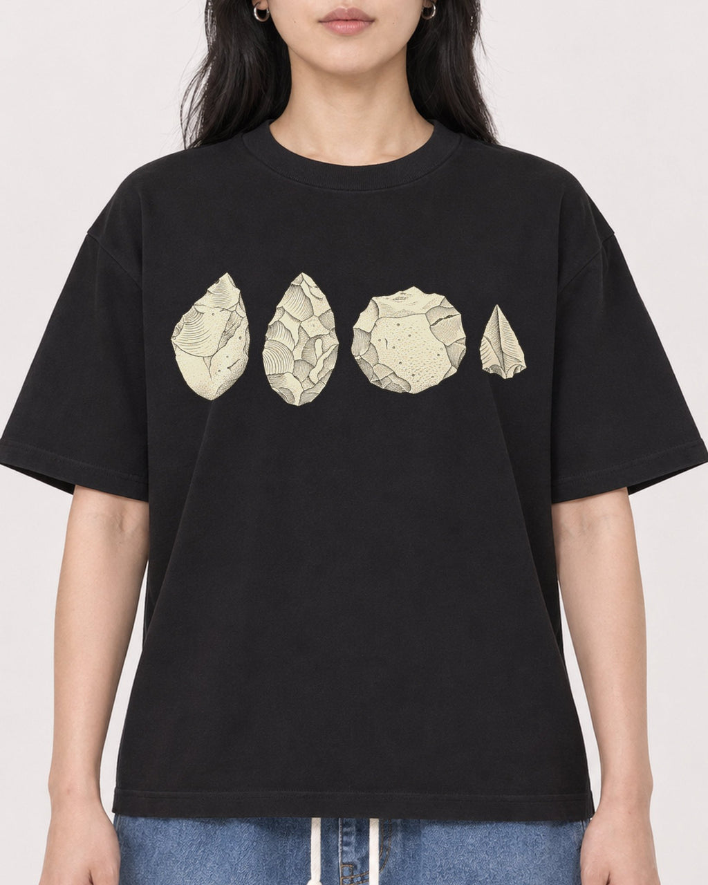 Mockup Boxy Heavyweight Tee Black female close-up 13