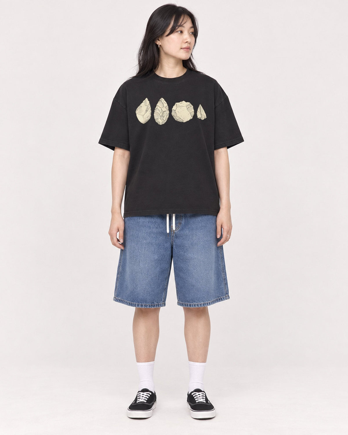 Mockup Boxy Heavyweight Tee Black female full-body 13