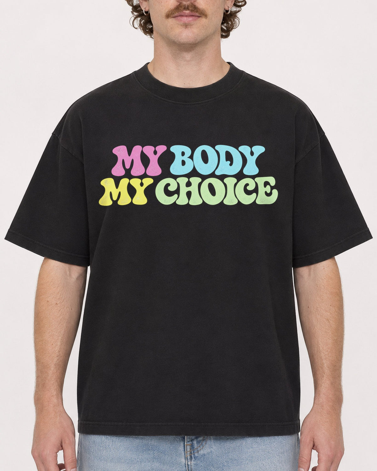 Mockup Boxy Heavyweight Tee Black male close-up 09