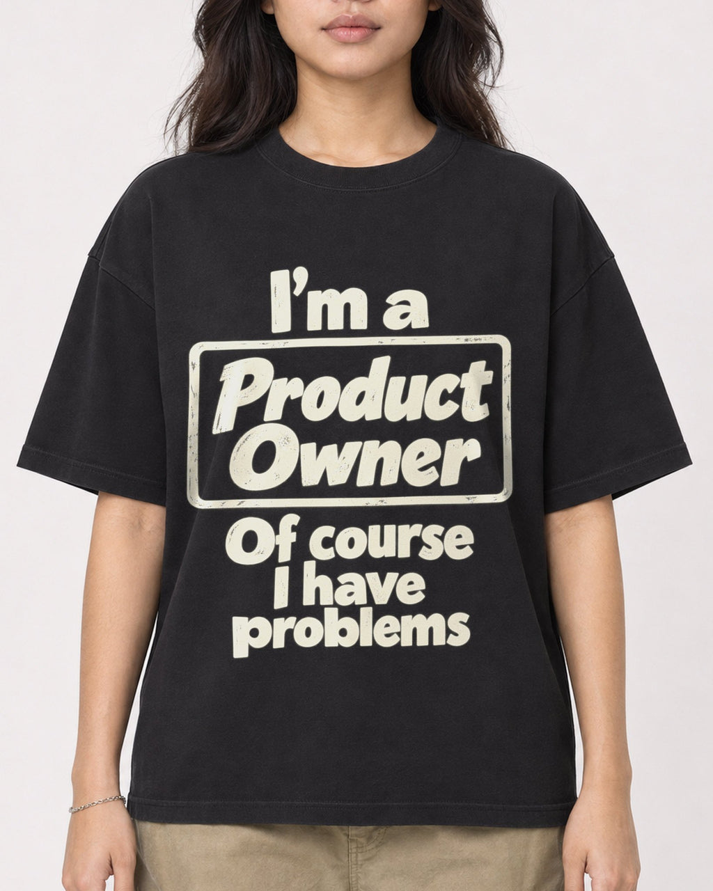 Mockup Boxy Heavyweight Tee Black female close-up 02