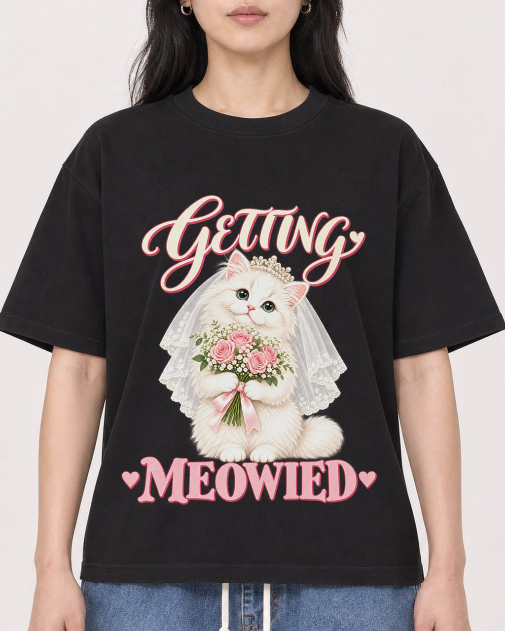 Mockup Boxy Heavyweight Tee Black female close-up 13