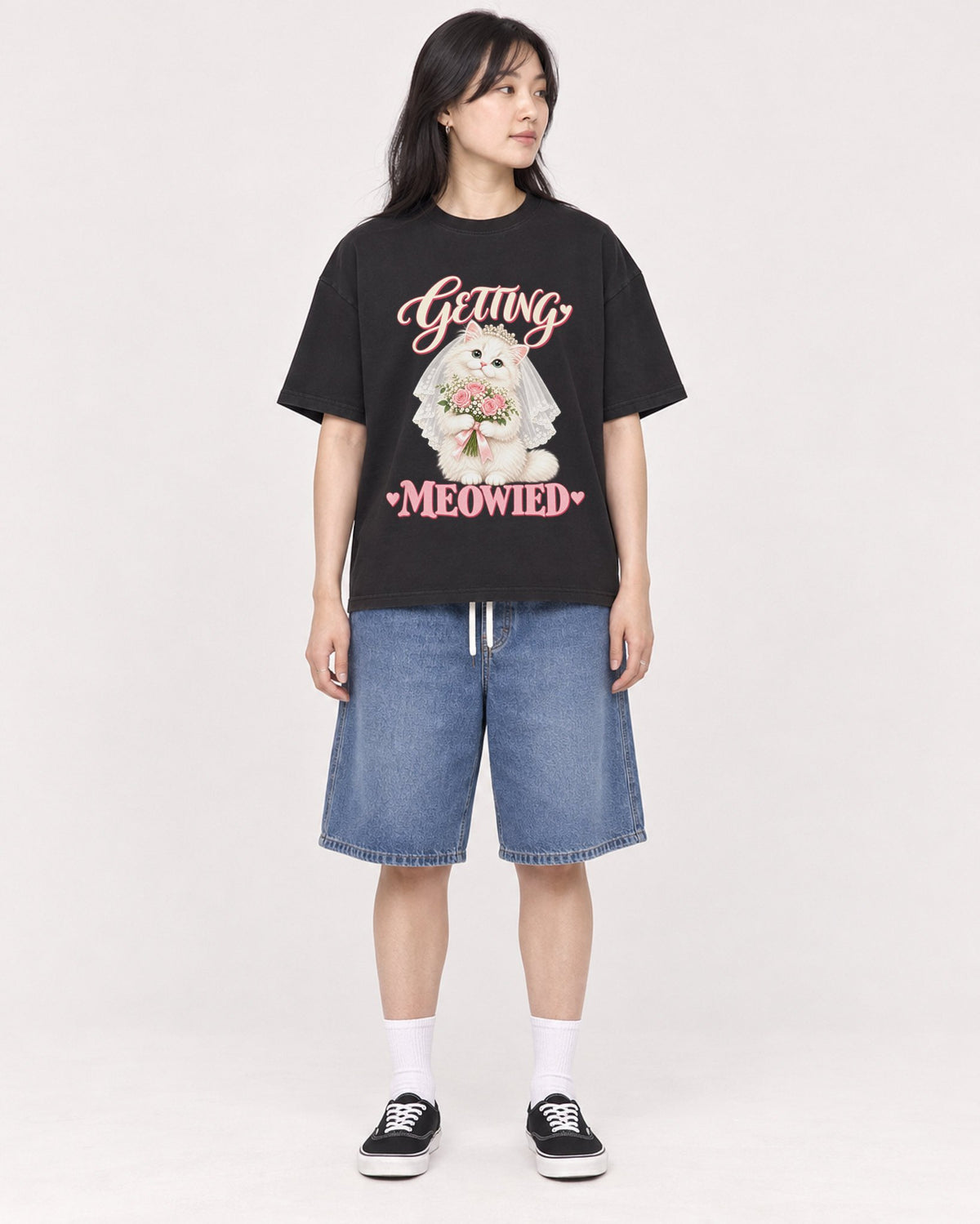 Mockup Boxy Heavyweight Tee Black female full-body 13