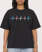Mockup Boxy Heavyweight Tee Black female close-up 15