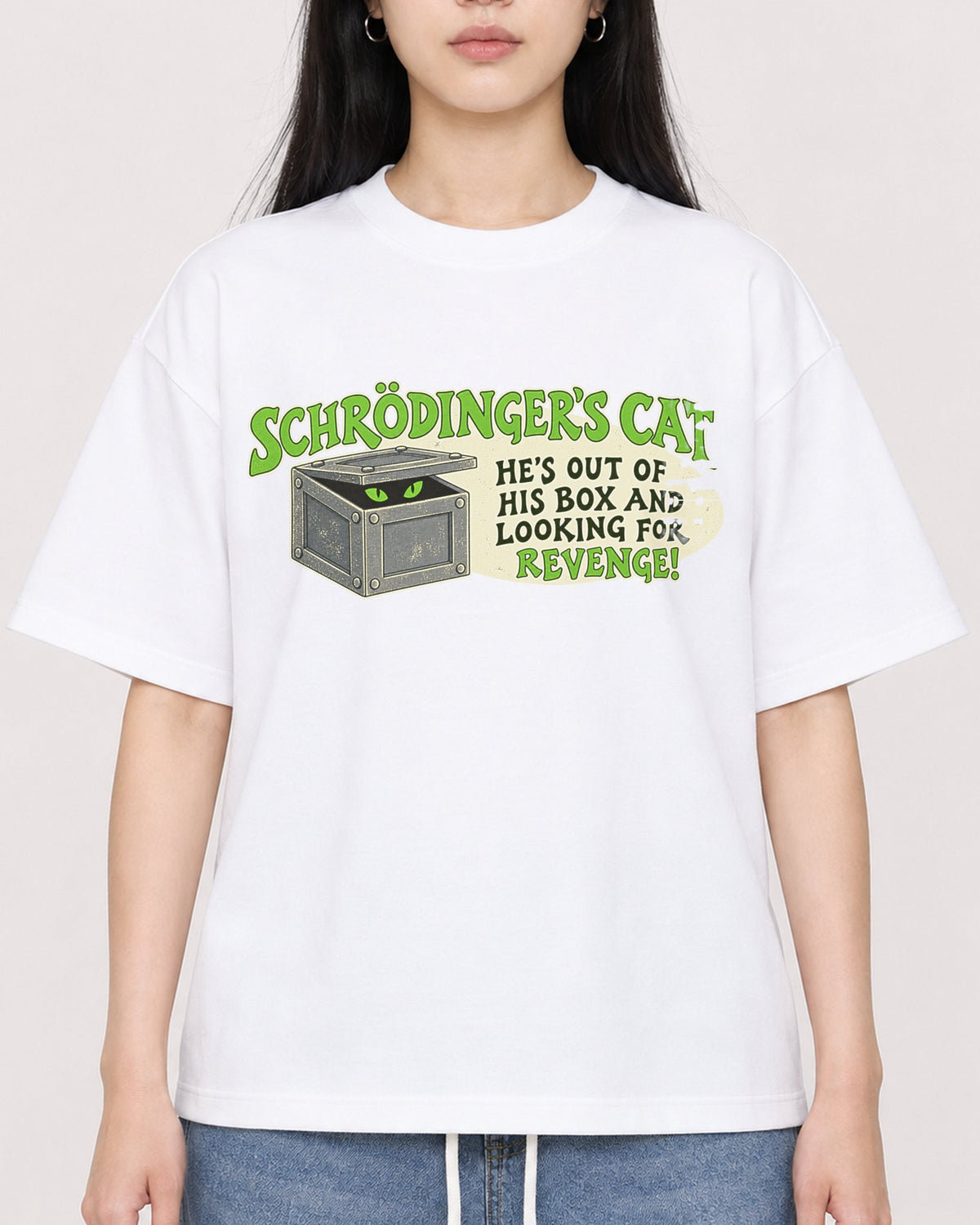 Mockup Boxy Heavyweight Tee White female close-up 01