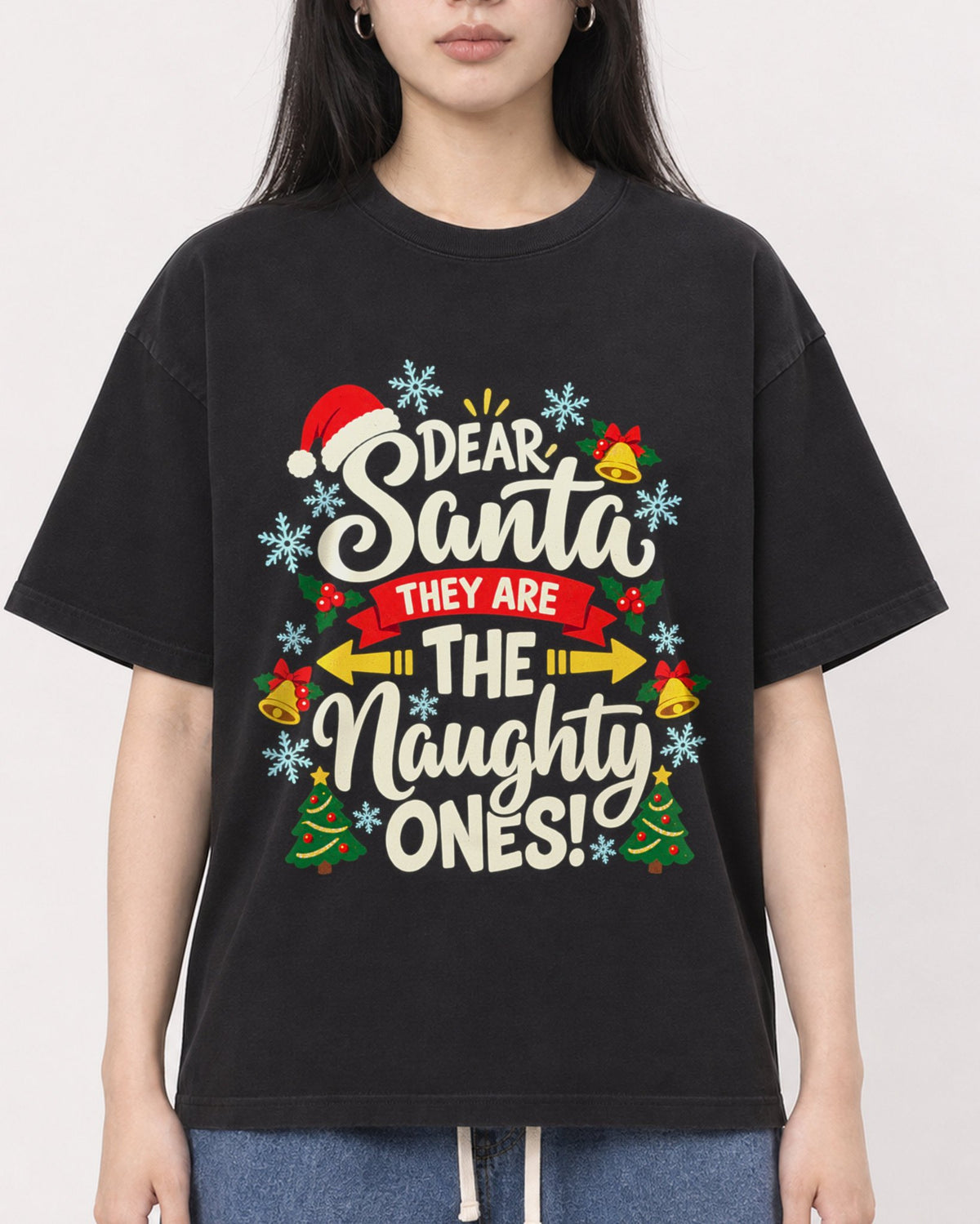 Mockup Boxy Heavyweight Tee Black female close-up 01