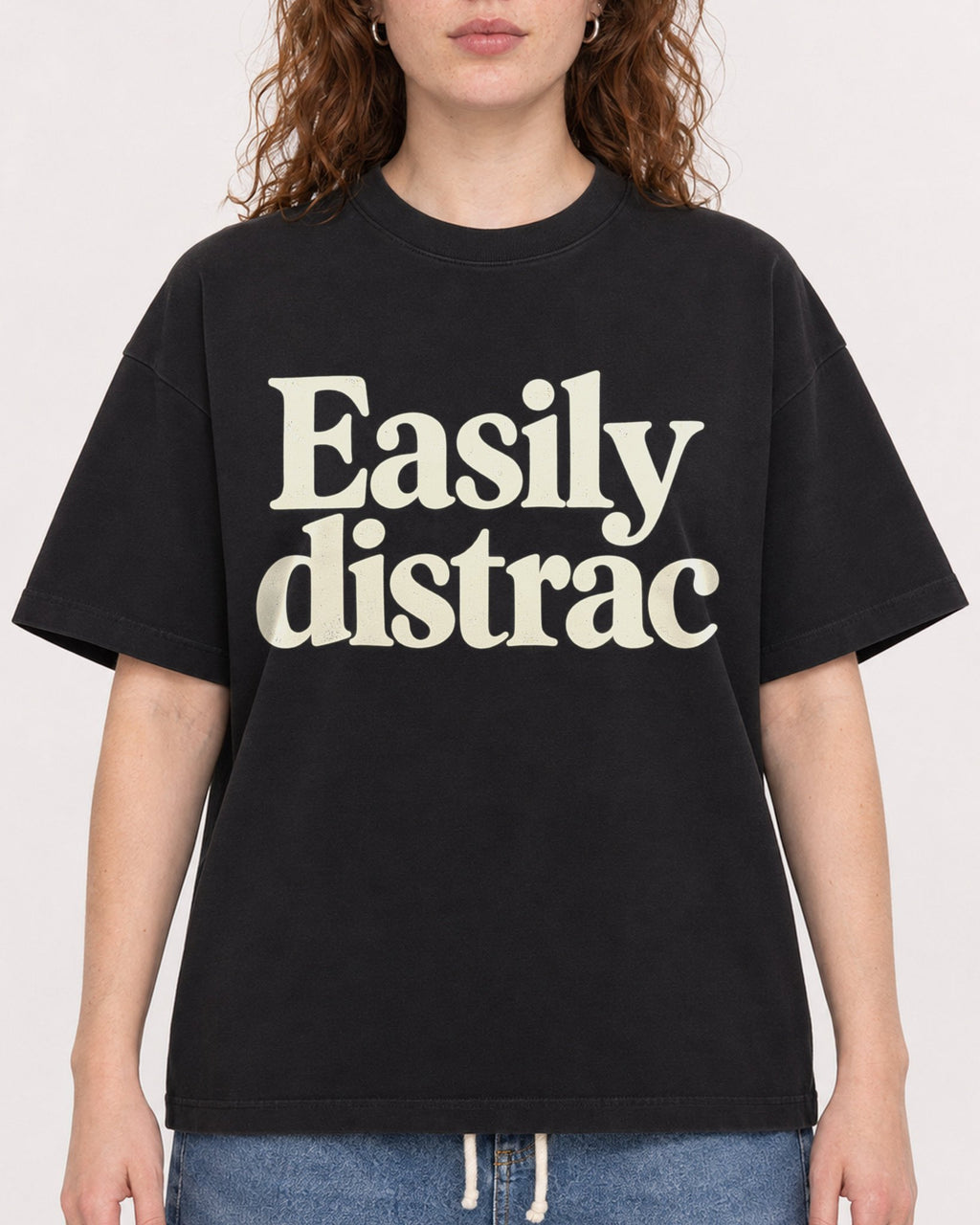 Mockup Boxy Heavyweight Tee Black female close-up 09