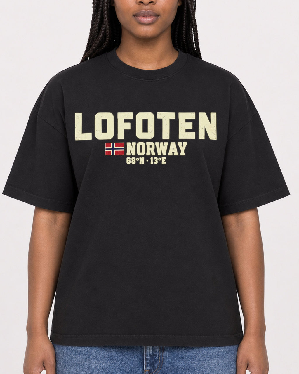 Mockup Boxy Heavyweight Tee Black female close-up 04