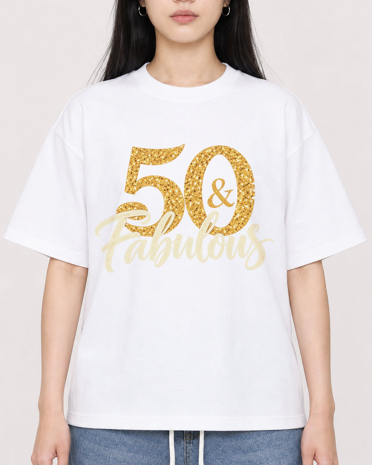 Mockup Boxy Heavyweight Tee White female close-up 01