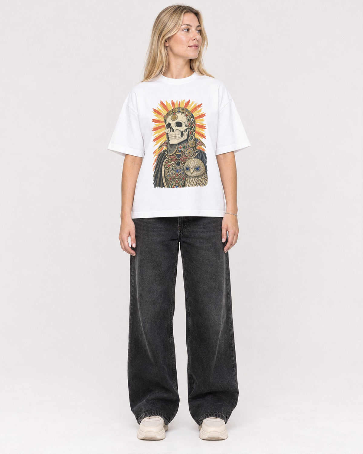 Mockup Boxy Heavyweight Tee White female full-body 08