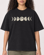 Mockup Boxy Heavyweight Tee Black female close-up 10