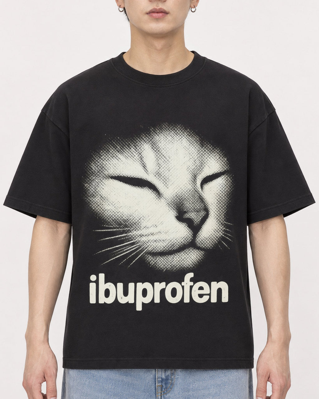 Mockup Boxy Heavyweight Tee Black male close-up 01