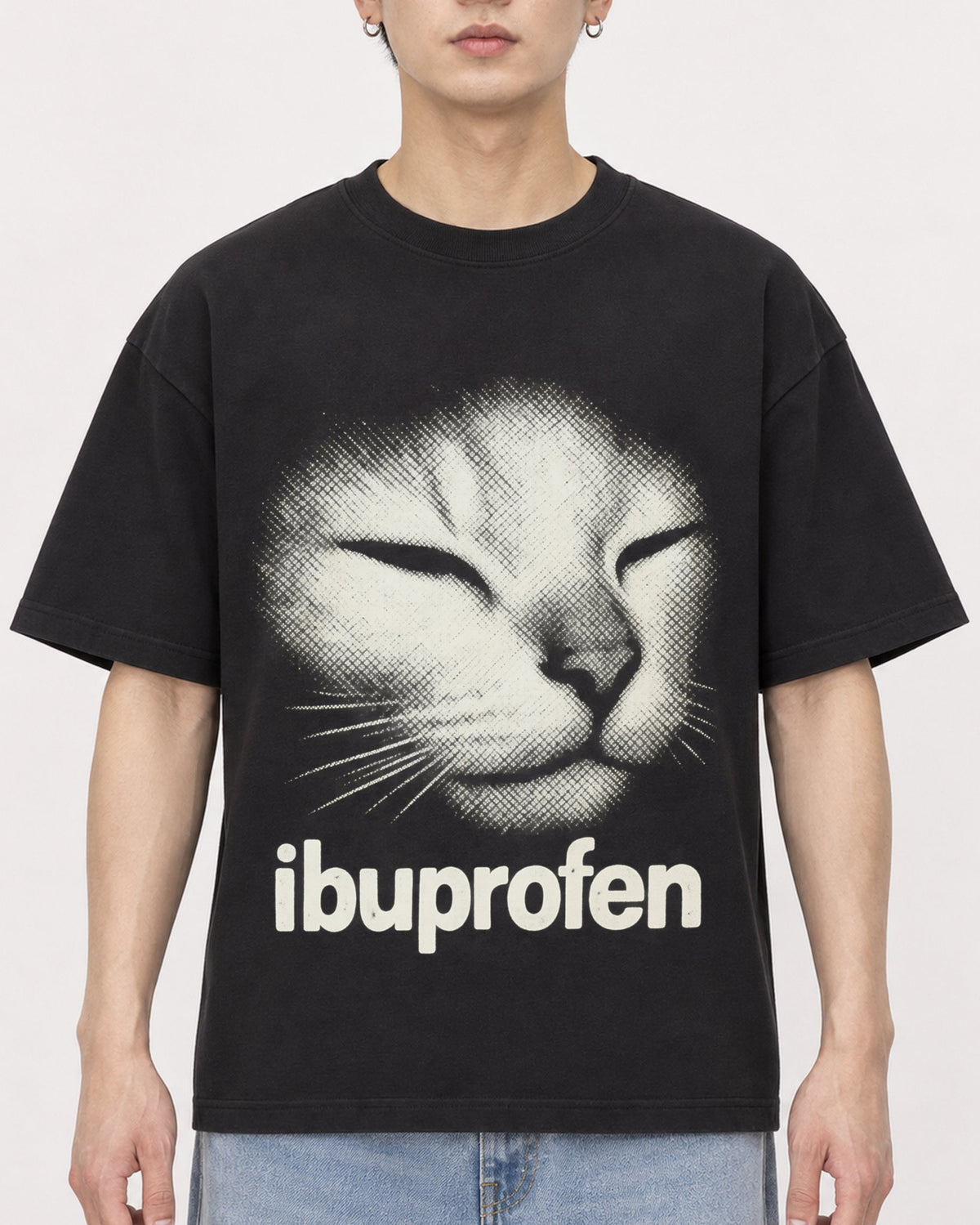 Mockup Boxy Heavyweight Tee Black male close-up 01