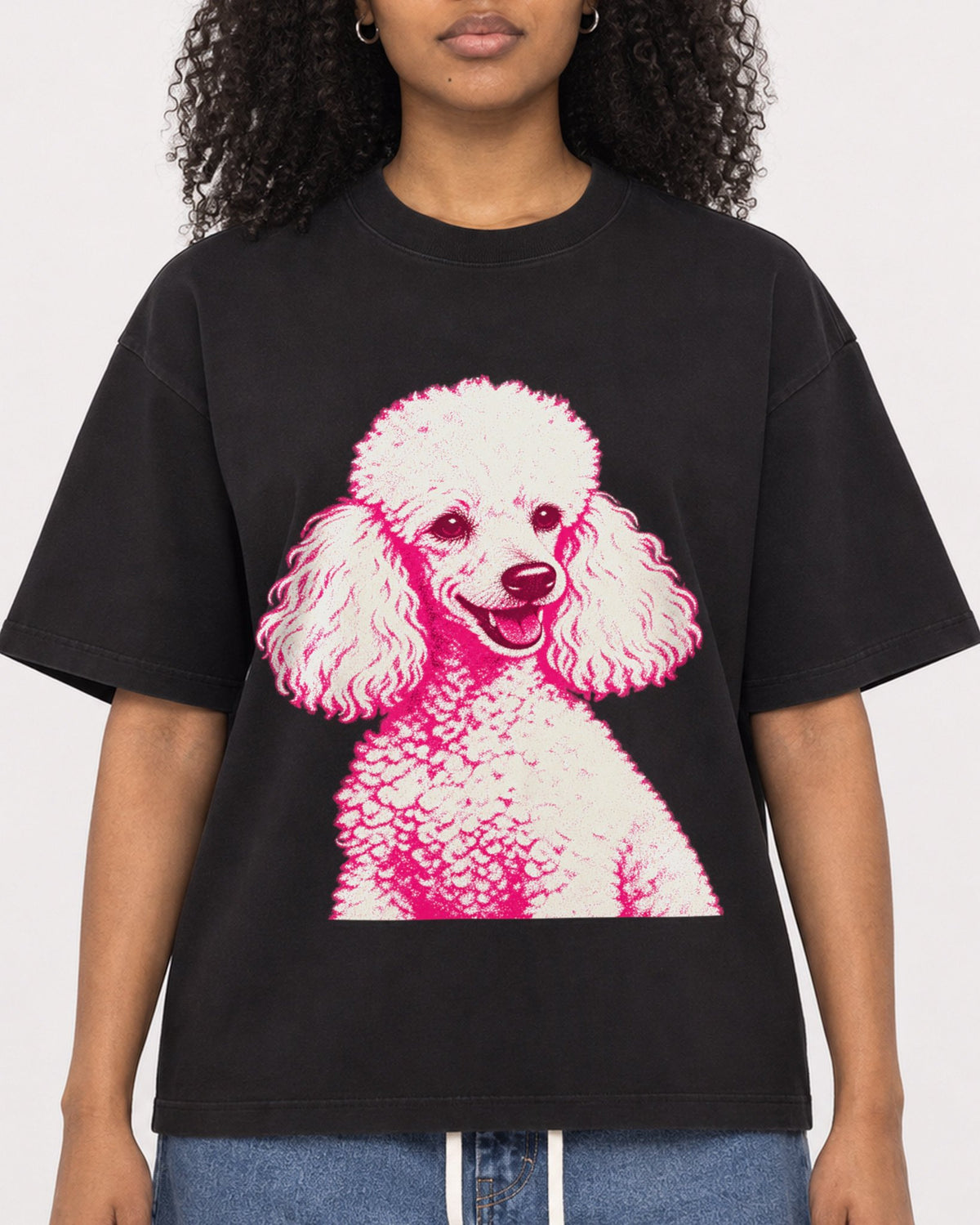 Mockup Boxy Heavyweight Tee Black female close-up 05