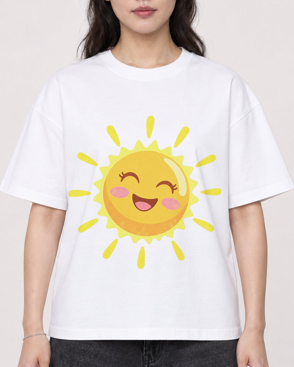 Mockup Boxy Heavyweight Tee White female close-up 03