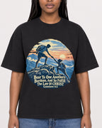 Mockup Boxy Heavyweight Tee Black female close-up 04
