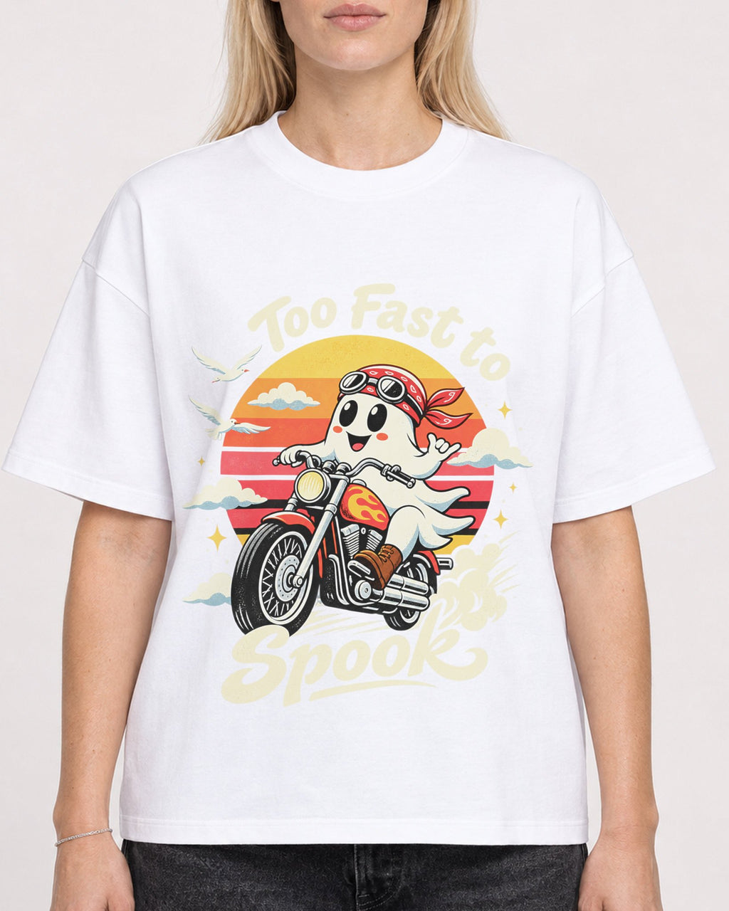 Mockup Boxy Heavyweight Tee White female close-up 08