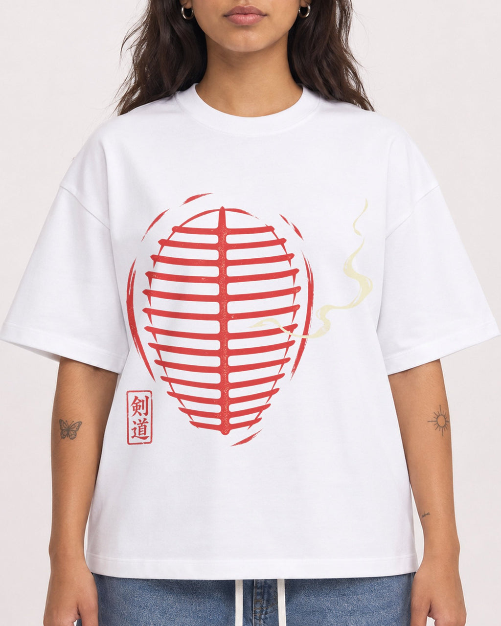 Mockup Boxy Heavyweight Tee White female close-up 06