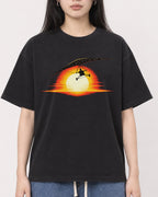 Mockup Boxy Heavyweight Tee Black female close-up 01