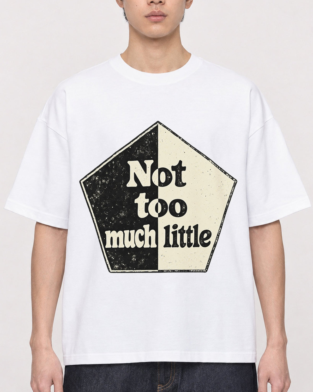 Mockup Boxy Heavyweight Tee White male close-up 01