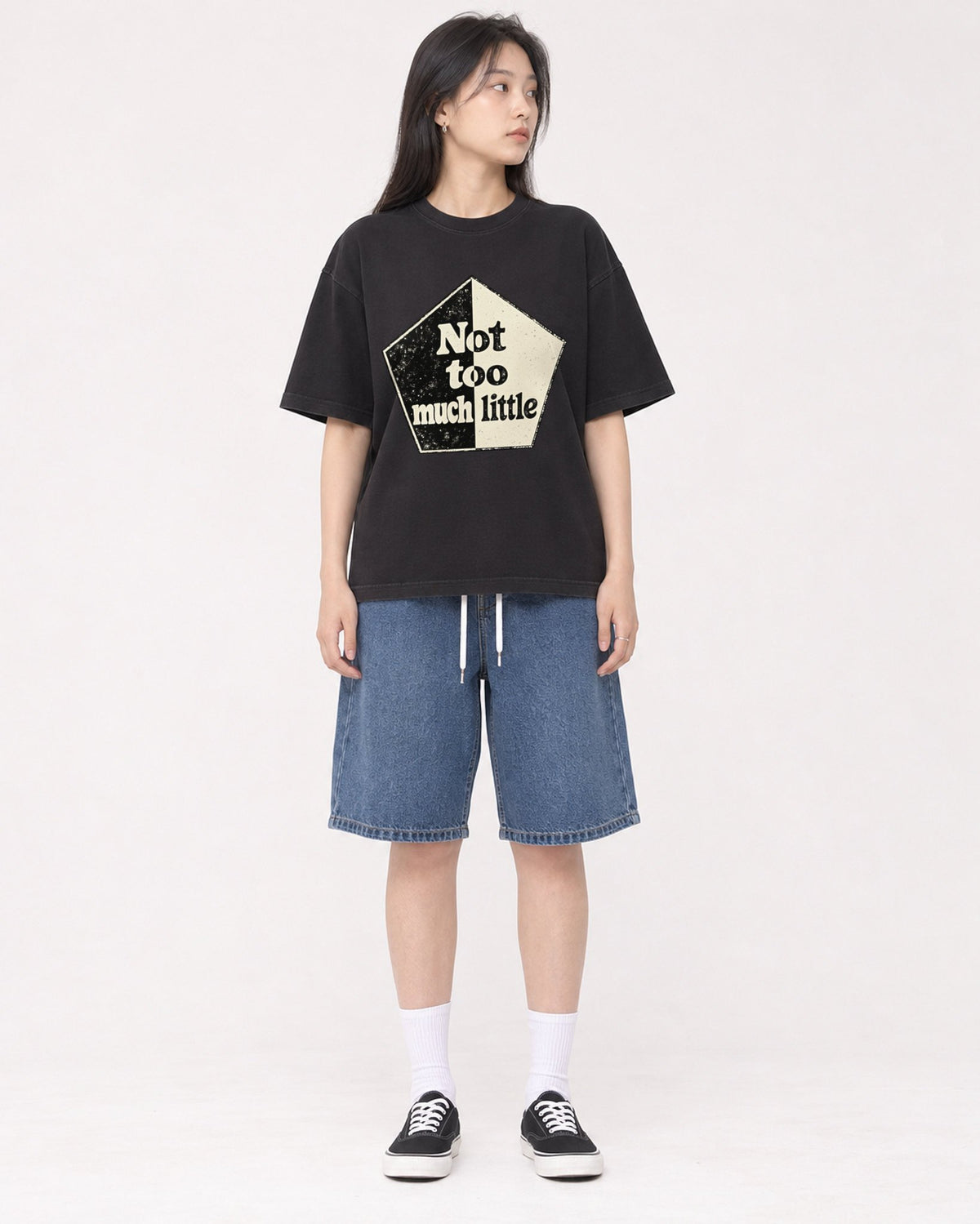 Mockup Boxy Heavyweight Tee Black female full-body 01