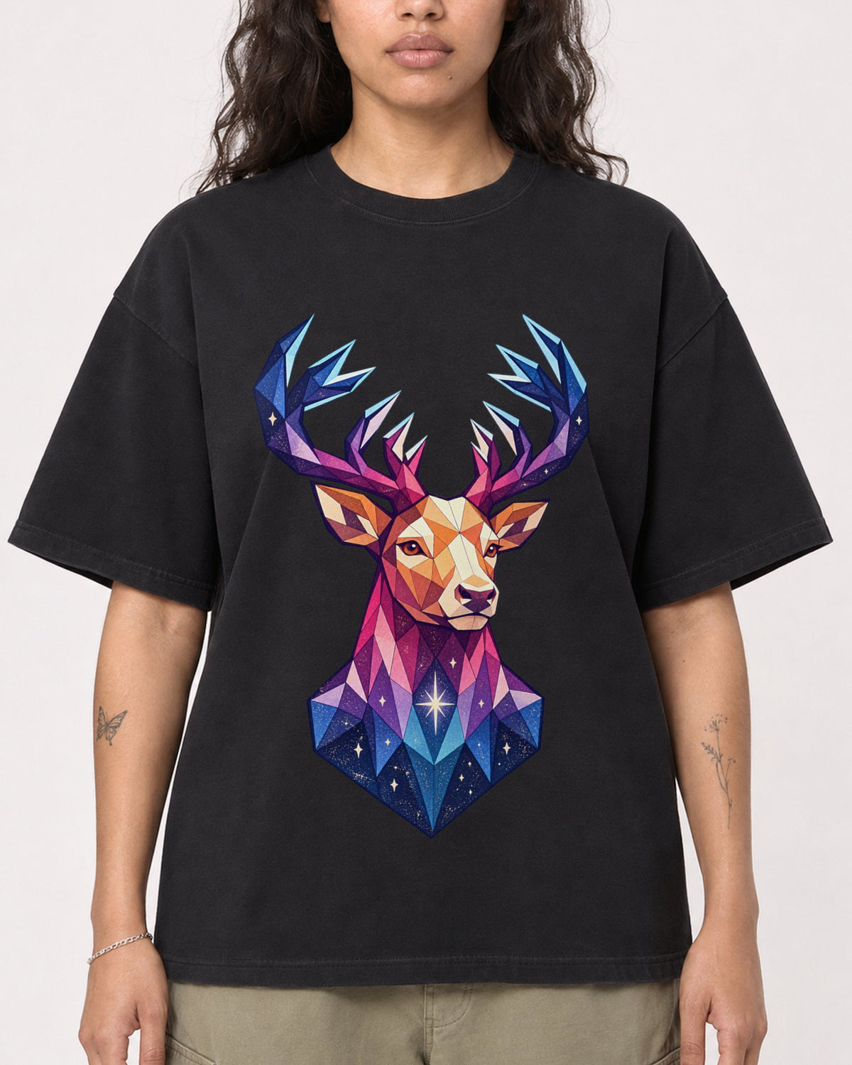 Mockup Boxy Heavyweight Tee Black female close-up 30