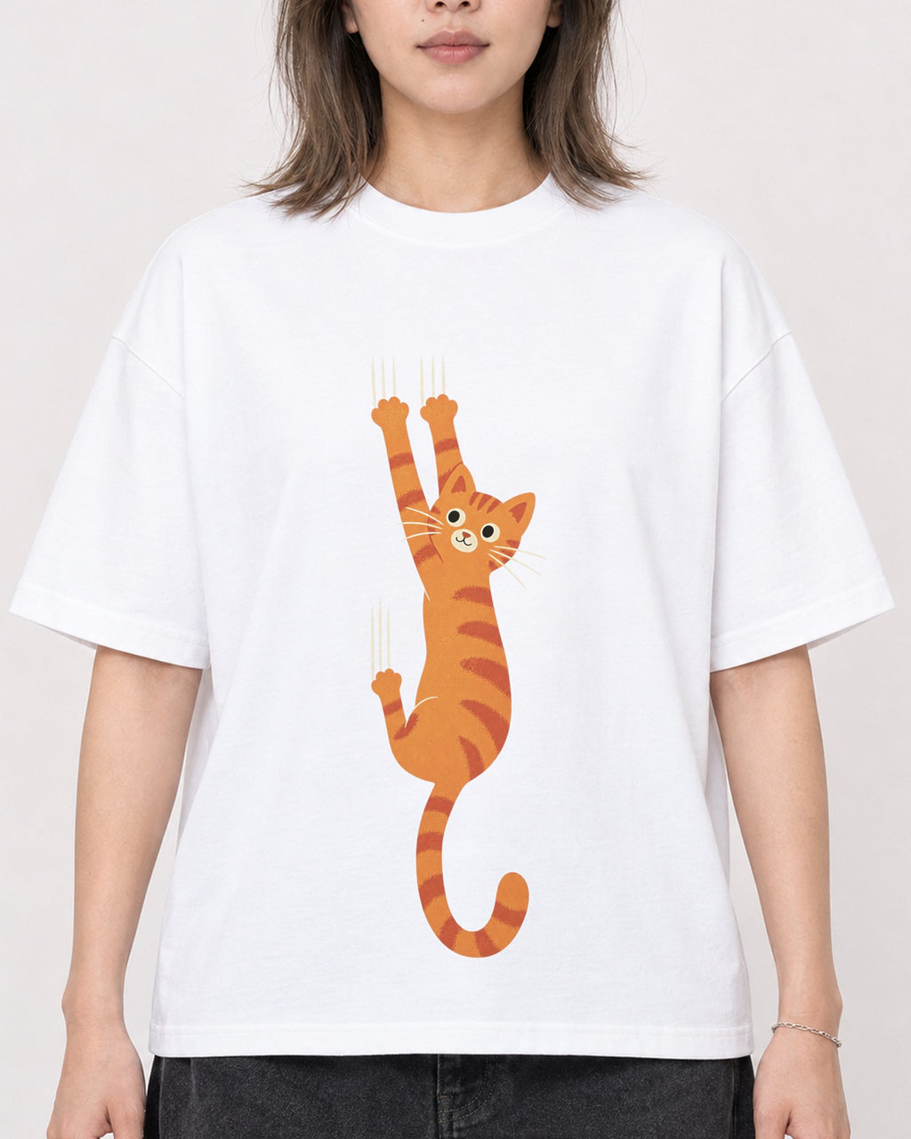 Mockup Boxy Heavyweight Tee White female close-up 33