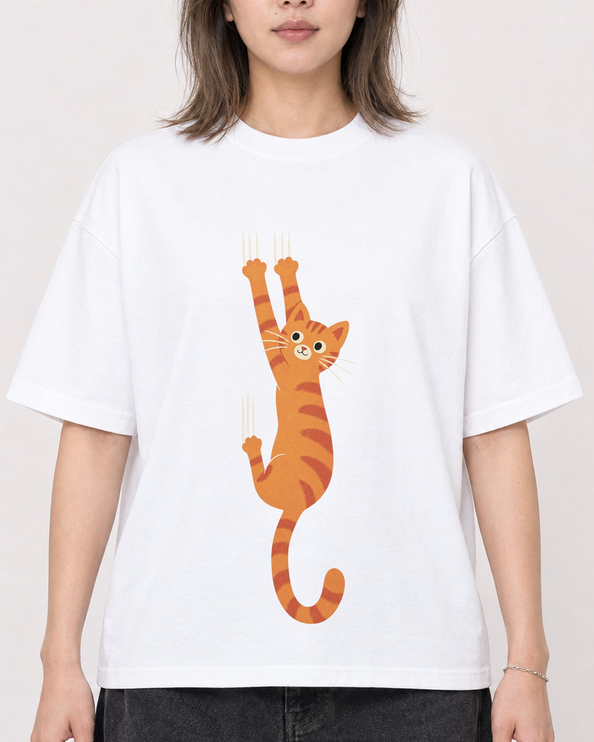 Mockup Boxy Heavyweight Tee White female close-up 33