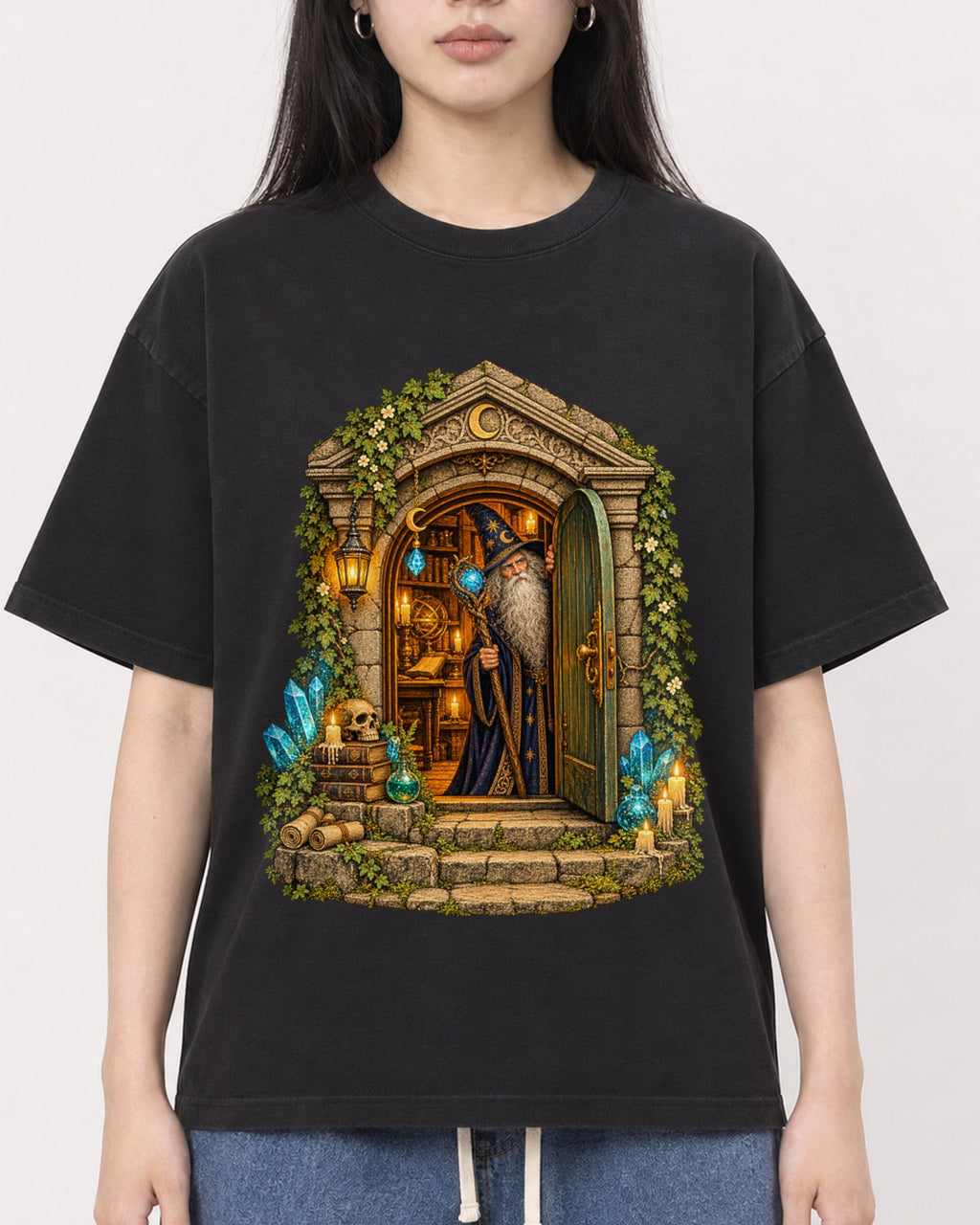 Mockup Boxy Heavyweight Tee Black female close-up 01