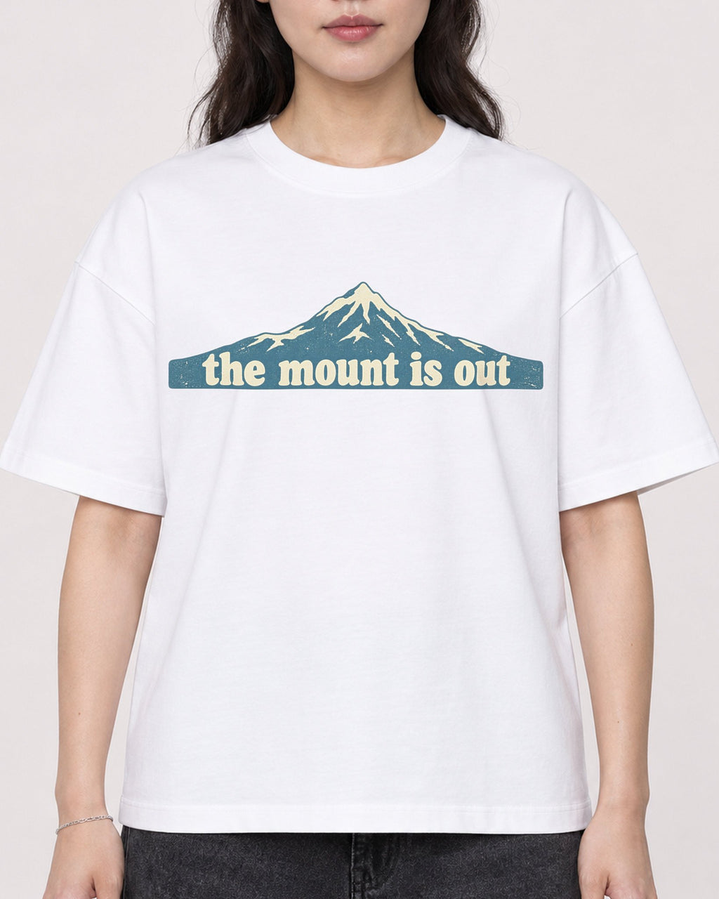 Mockup Boxy Heavyweight Tee White female close-up 03