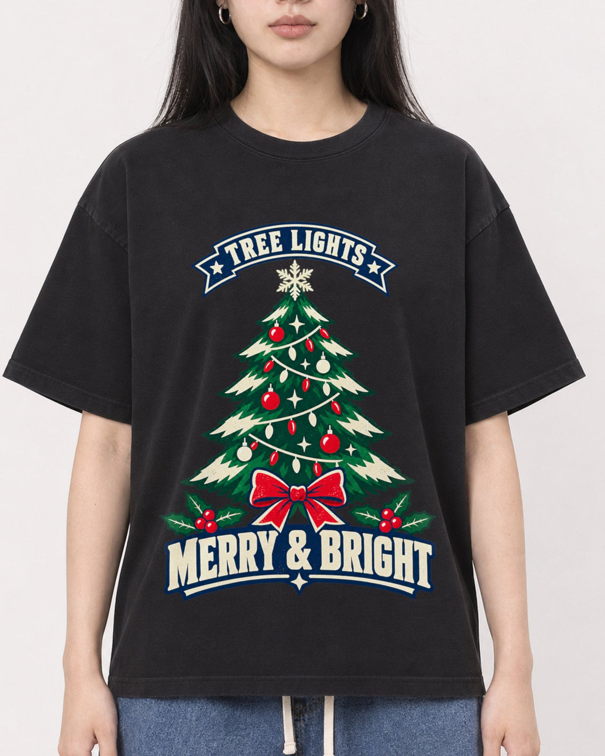 Mockup Boxy Heavyweight Tee Black female close-up 01