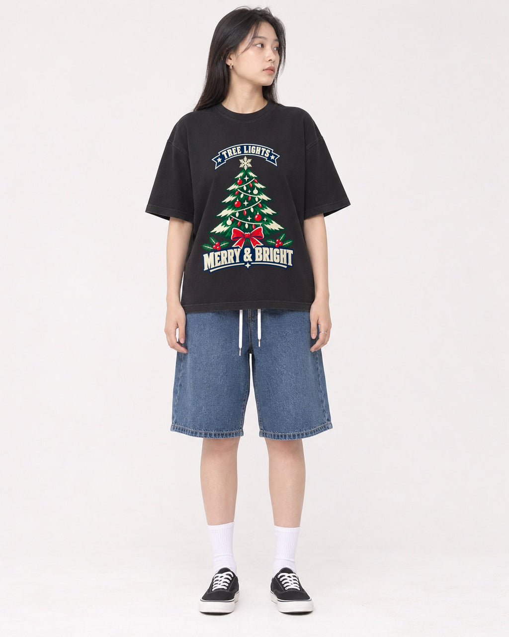 Mockup Boxy Heavyweight Tee Black female full-body 01