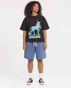 Mockup Boxy Heavyweight Tee Black female full-body 05