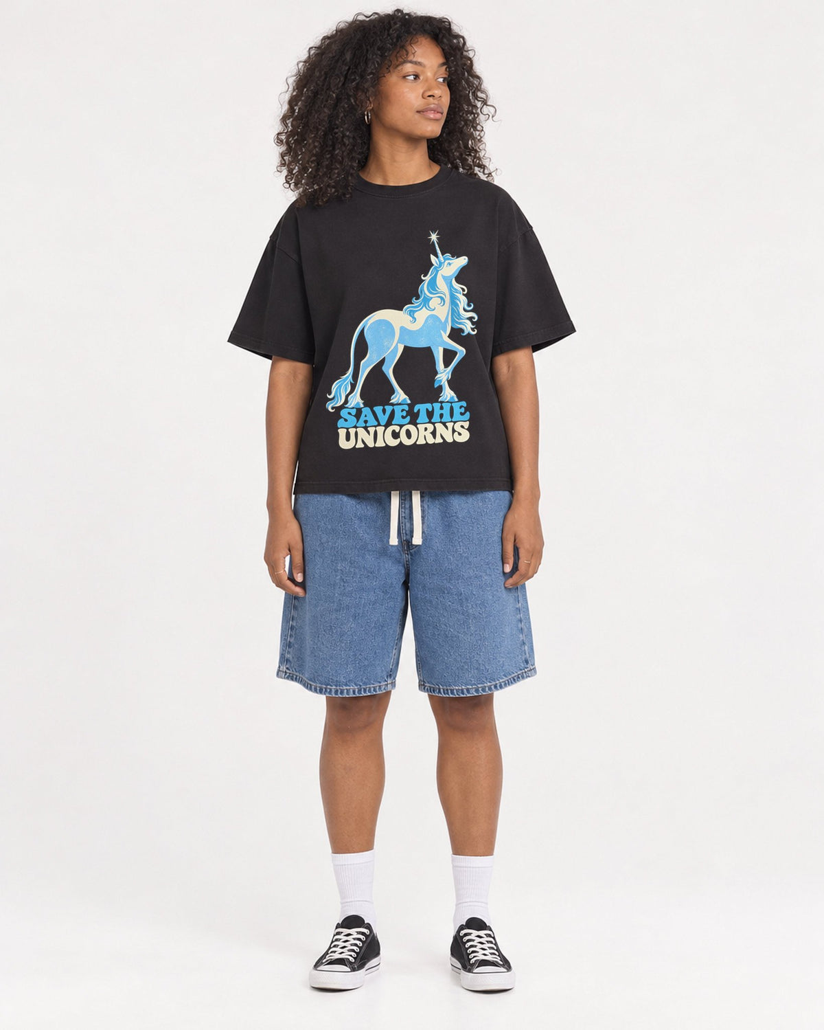 Mockup Boxy Heavyweight Tee Black female full-body 05