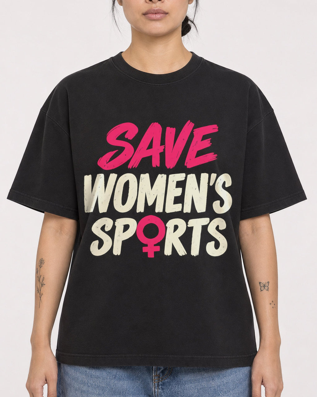 Mockup Boxy Heavyweight Tee Black female close-up 12