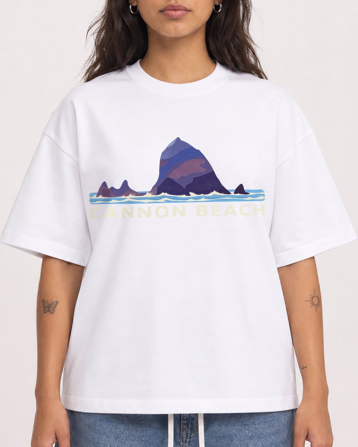 Mockup Boxy Heavyweight Tee White female close-up 06