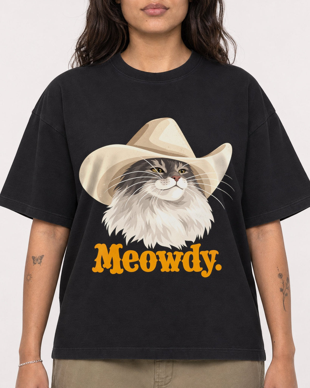 Mockup Boxy Heavyweight Tee Black female close-up 06