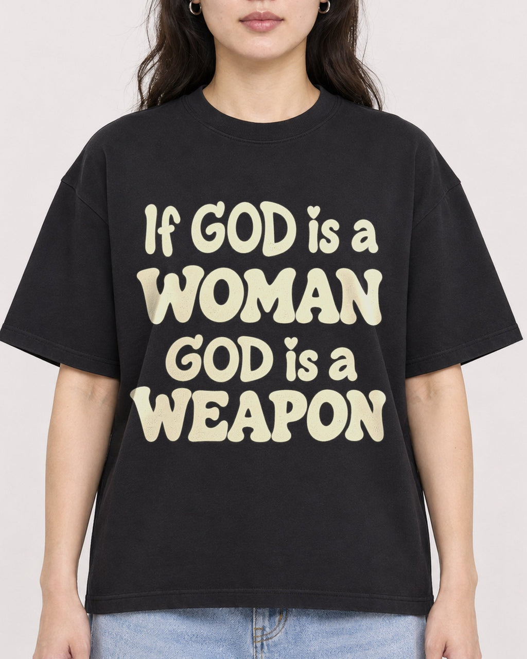 Mockup Boxy Heavyweight Tee Black female close-up 03