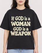 Mockup Boxy Heavyweight Tee Black female close-up 03