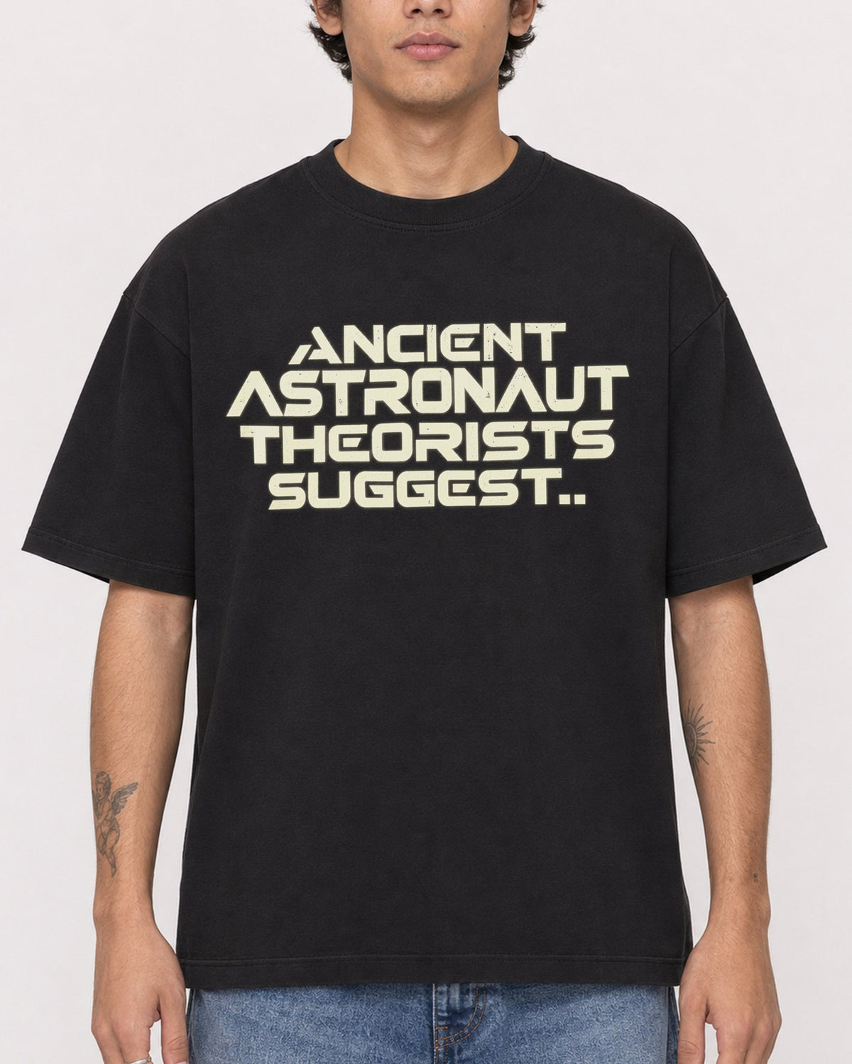 Mockup Boxy Heavyweight Tee Black male close-up 06