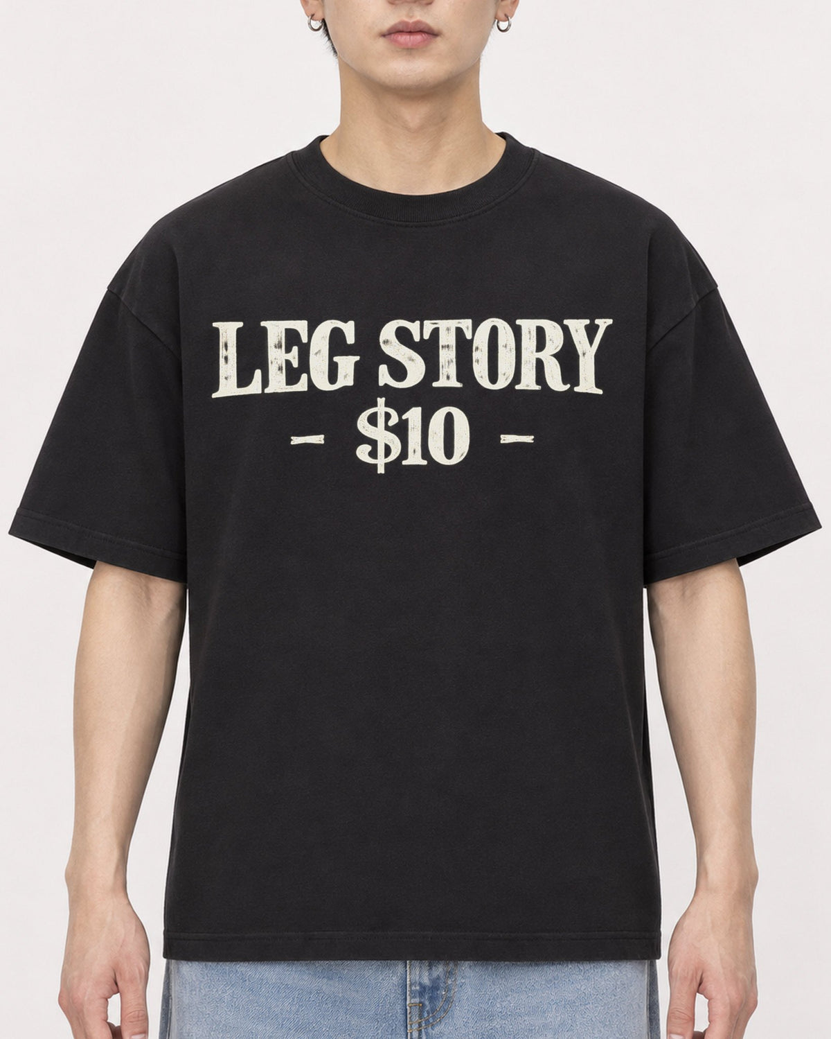Mockup Boxy Heavyweight Tee Black male close-up 01