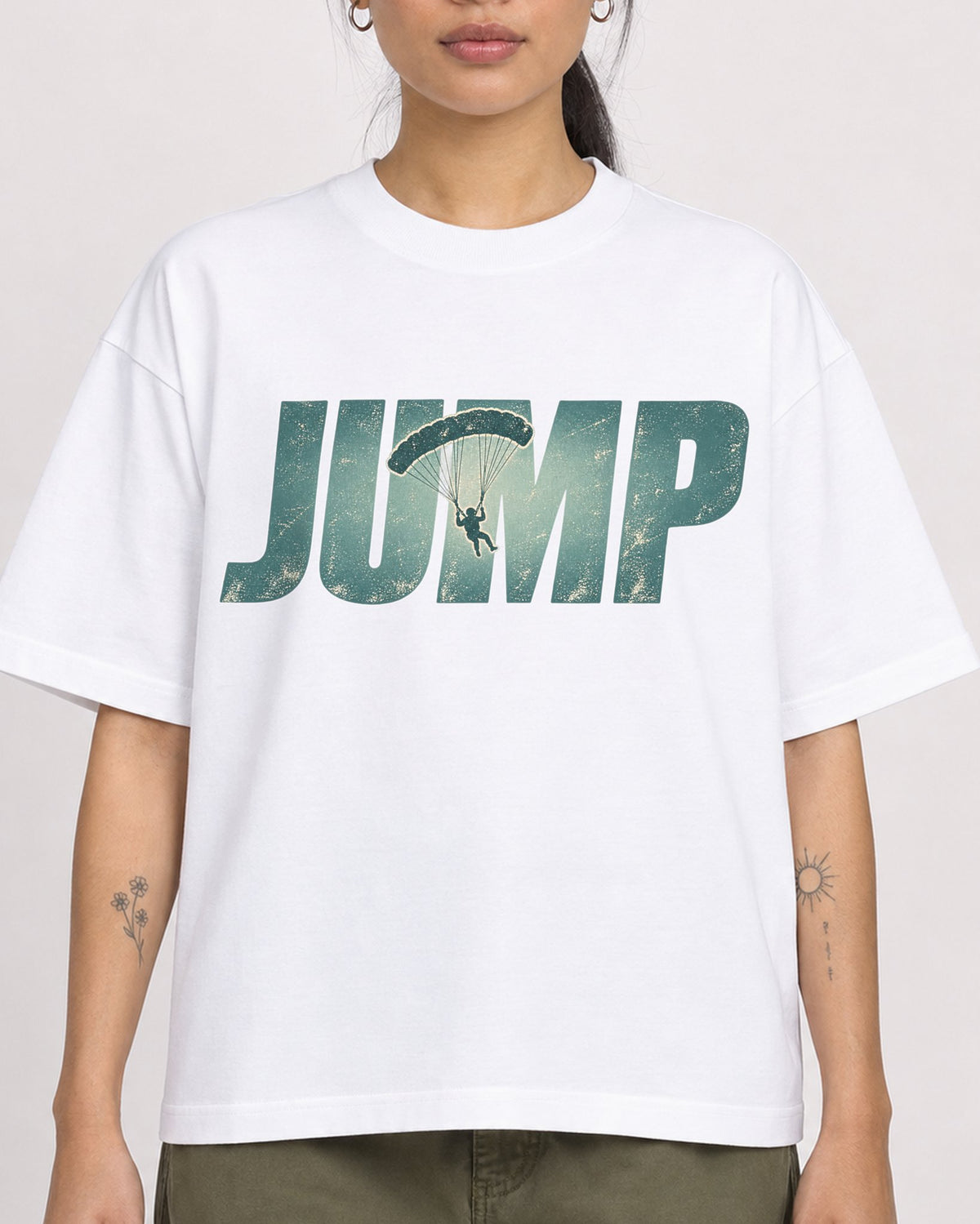 Mockup Boxy Heavyweight Tee White female close-up 42