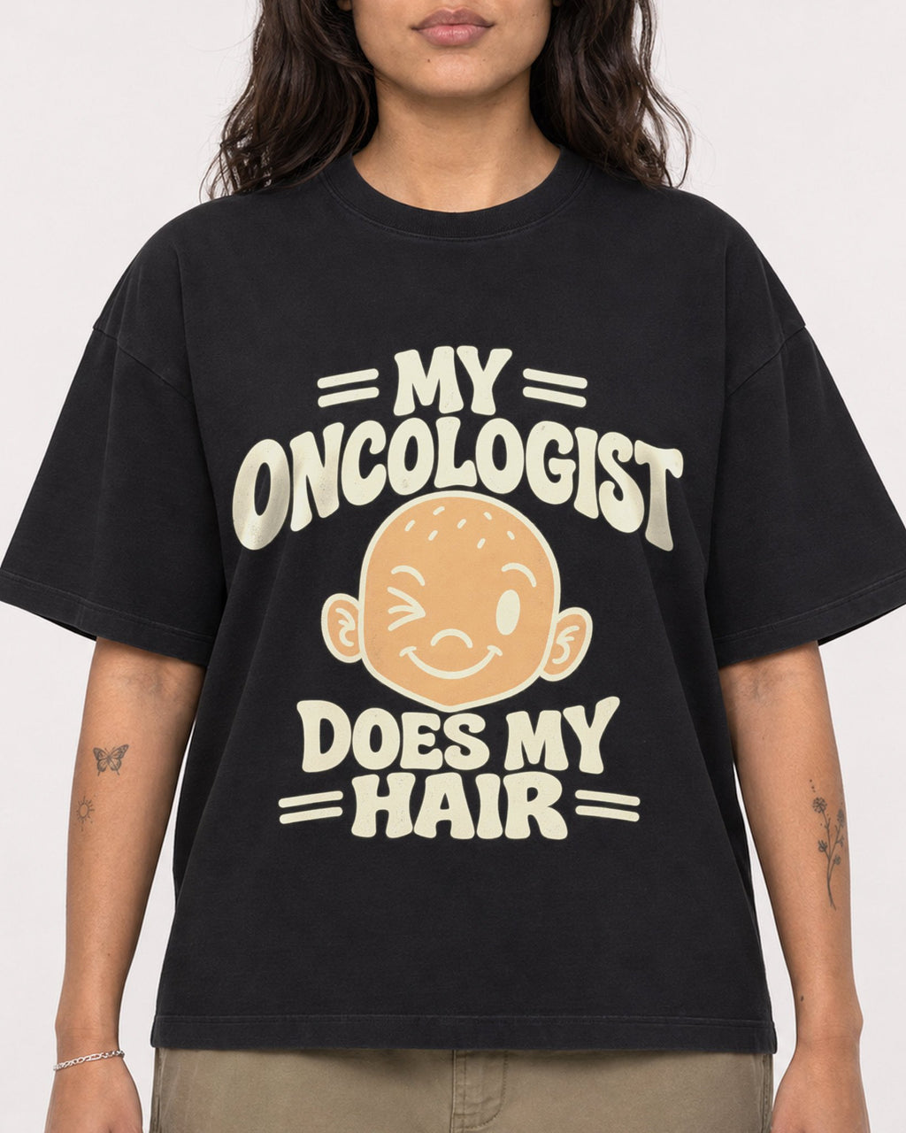 Mockup Boxy Heavyweight Tee Black female close-up 06
