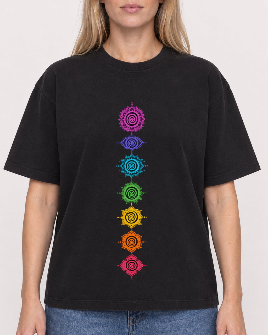 Mockup Boxy Heavyweight Tee Black female close-up 08