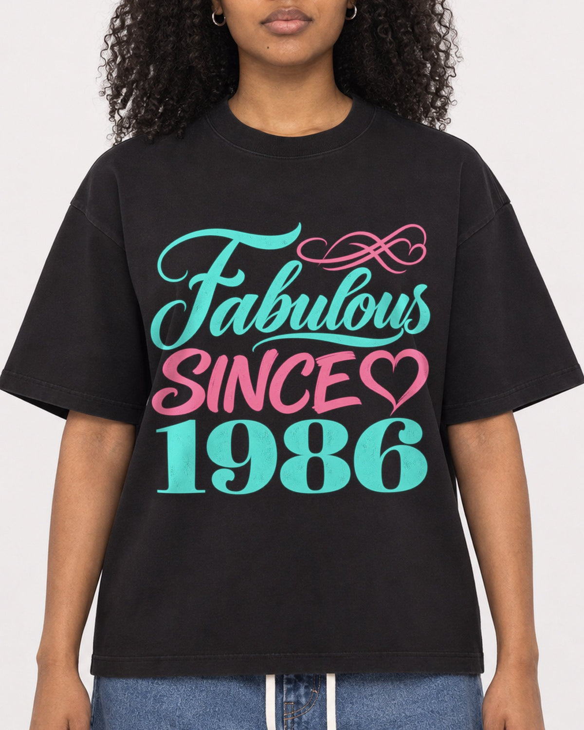 Mockup Boxy Heavyweight Tee Black female close-up 05