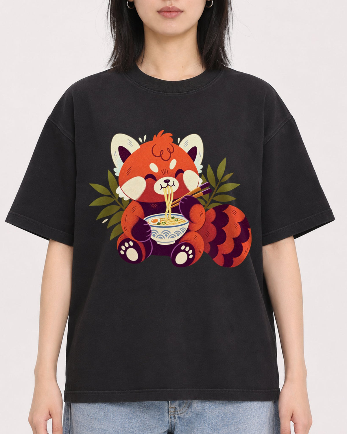 Mockup Boxy Heavyweight Tee Black female close-up 31
