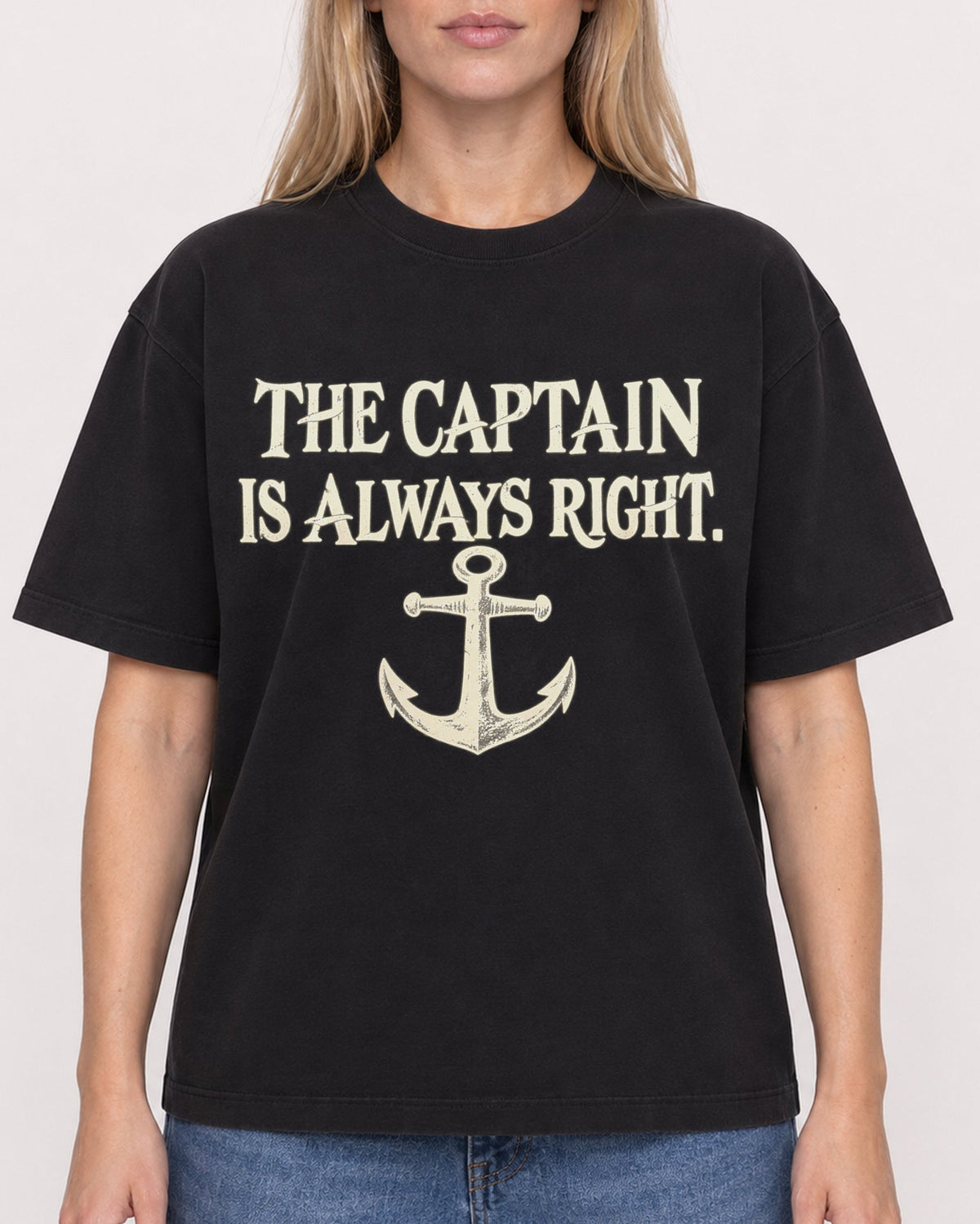 Mockup Boxy Heavyweight Tee Black female close-up 08