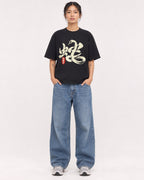 Mockup Boxy Heavyweight Tee Black female full-body 12