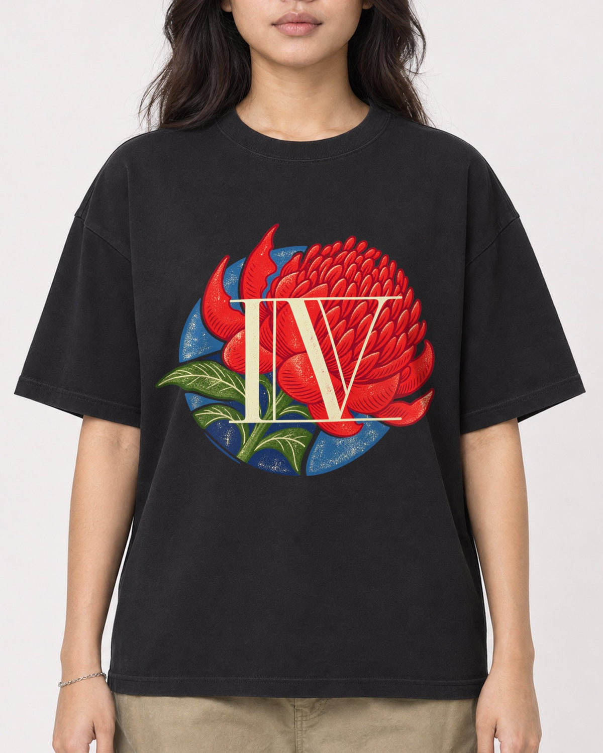 Mockup Boxy Heavyweight Tee Black female close-up 02