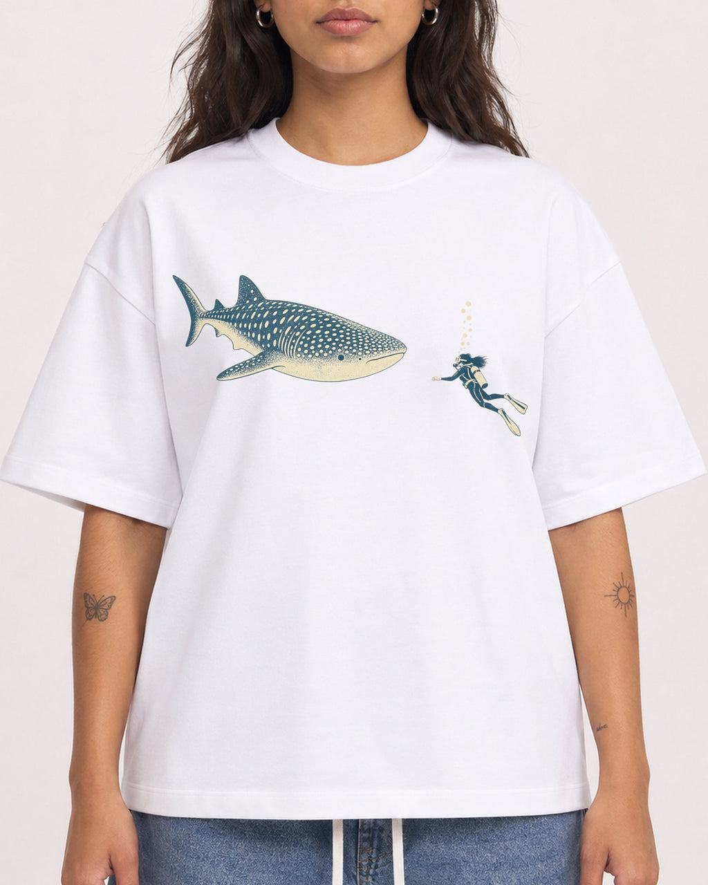 Mockup Boxy Heavyweight Tee White female close-up 06