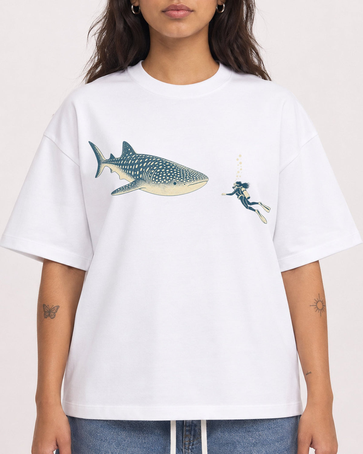 Mockup Boxy Heavyweight Tee White female close-up 06
